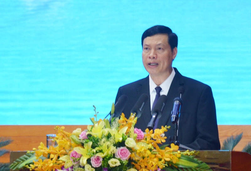 Đồng chí Nguyễn Đức Long, Phó Bí thư Tỉnh ủy, Chủ tịch UBND tỉnh trình bày diễn văn ôn lại truyền thống tại buổi lễ 