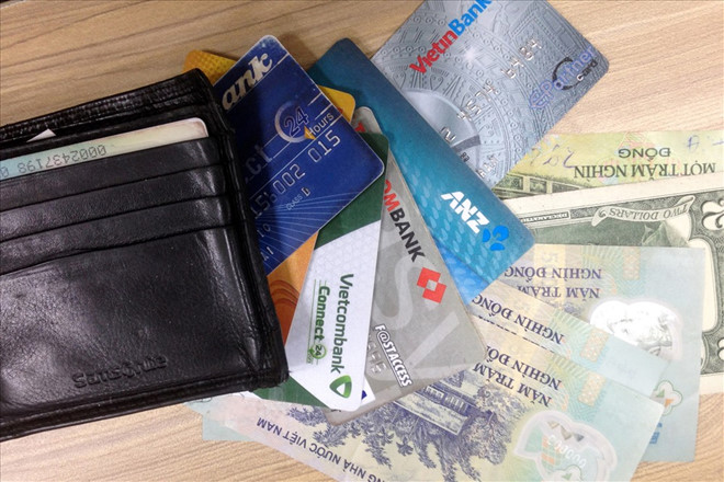 Rất nhiều thẻ ATM, tín dụng đã phát hành tại Việt Nam chỉ là thẻ rác. Ảnh: H.N.