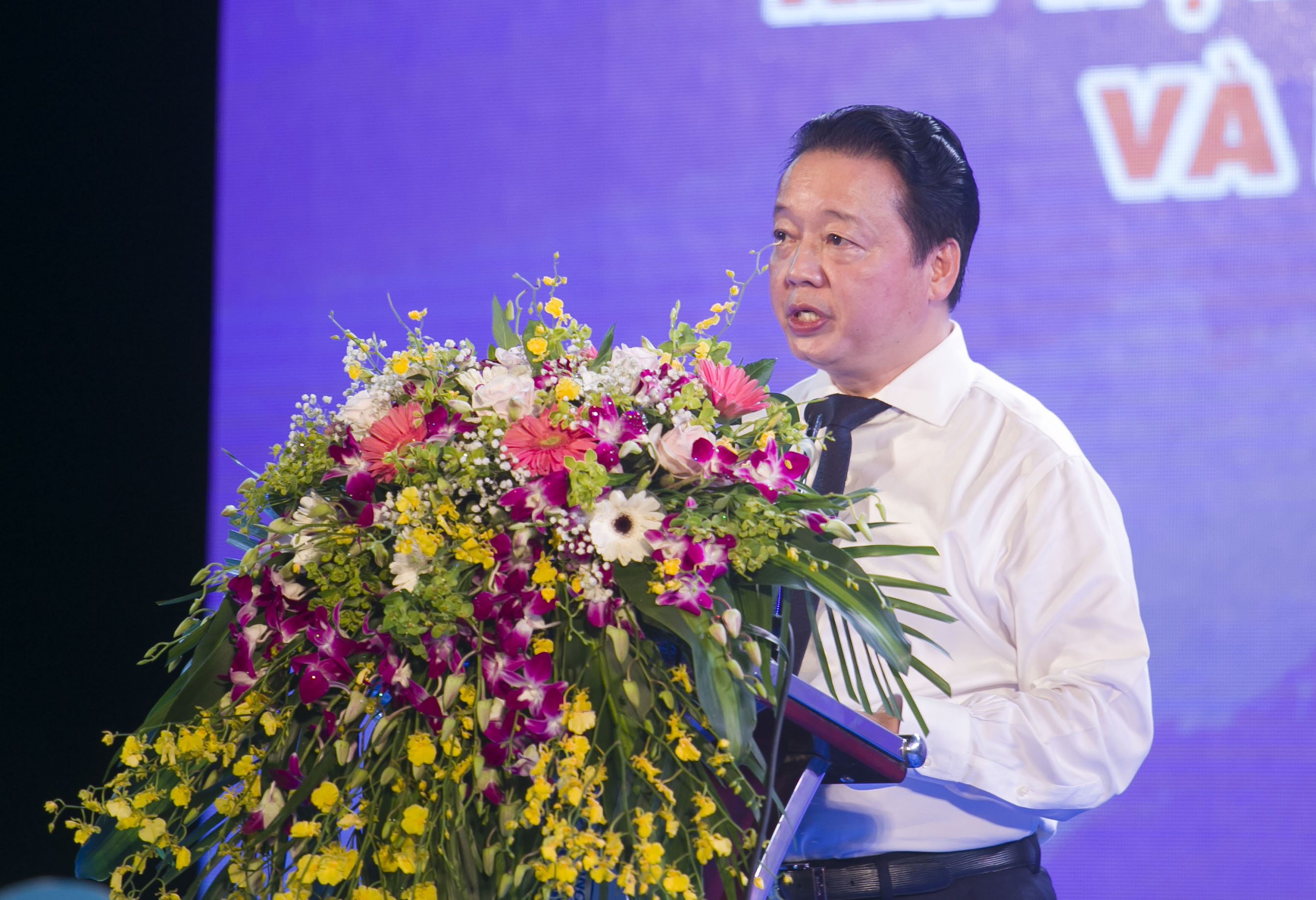 Đồng chí Trần Hồng Hà, Ủy viên Trung ương Đảng, Bộ trưởng Bộ TN&MT kêu gọi nhân dân cùng quyết tâm, chung sức, đồng lòng trong việc giảm thiểu chất thải nhựa xuống các vùng biển