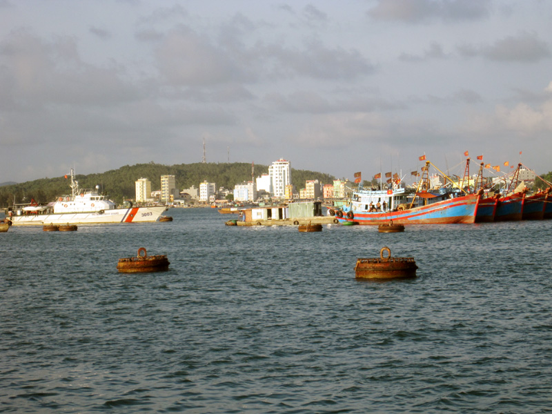Khu dichh vụ hậu cần nghề cá Bắc Vịnh Bắc bộ (Cô Tô) được đầu tư, đảm bảo cho các tàu, thuyền vào tránh, trú bão an toàn. Ảnh: Quang Minh