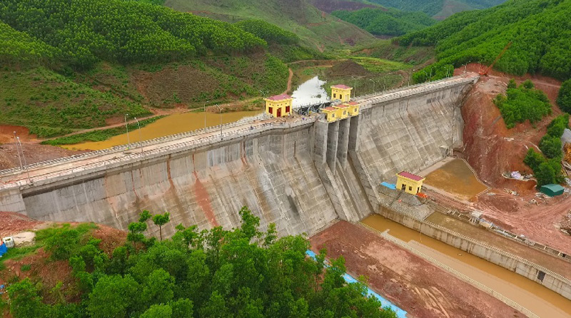 Hồ chứa nước Khe Cát khi đưa vào sử dụng đã giúp cho việc tưới tiêu ở Đồng Rui, Hải Lạng chủ động hơn 