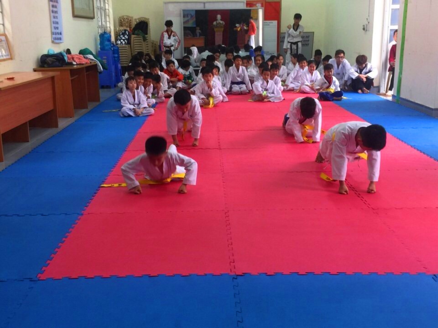Lớp học võ Teakwondo tại thị trấn Cái Rồng, huyện Vân Đồn