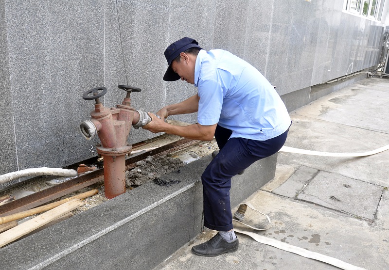 Họng nước tại chung cư Licogi 18.1 (cột 8, phường Hồng Hà, TP Hạ Long) bị hoen gỉ.