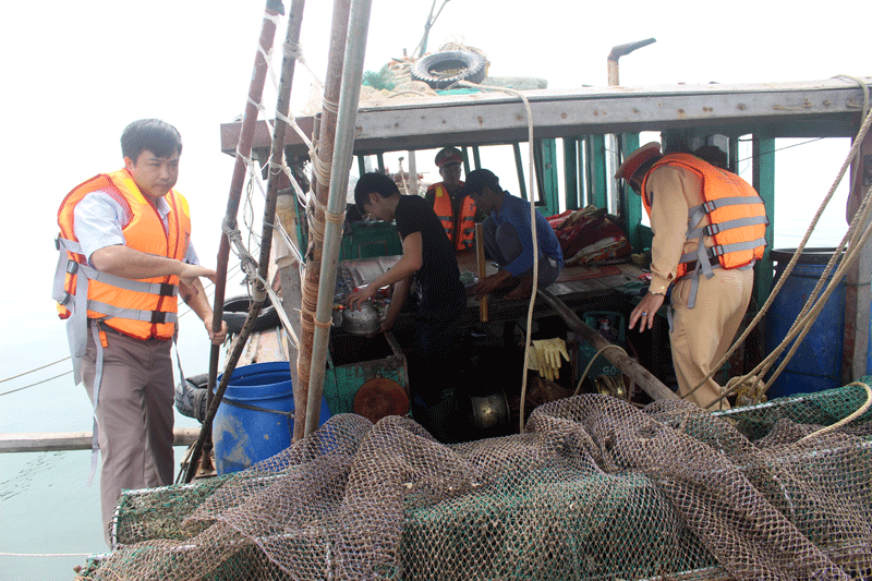 1.	Đoàn kiểm tra liên ngành của huyện phát hiện và xử lý 1 tàu cá sử dụng nghề cào để khai thác thủy, hải sản trái phép tại xã Cái Chiên 