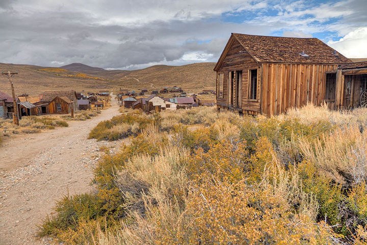 Bodie, California, Mỹ: Năm 1879, Bodie là một thị trấn khai thác vàng nhộn nhịp và là nơi sinh sống của 8.500 cư dân. Trong vòng một thập kỷ, các mỏ đã bị cạn kiệt phần lớn và dân số đã bắt đầu suy giảm, cuối cùng chỉ còn lại 150 ngôi nhà không người ở cho đến ngày nay. (Ảnh Pete Ryan, National Geographic Cretive)