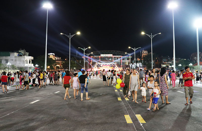 Quảng trường 25/2 TP Uông Bí mới được đưa vào sử dụng góp phần nâng cao đời sống tinh thần cho người dân.