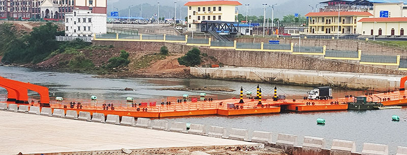 Cầu phao Km3+4 đi vào hoạt động thúc đẩy hoạt đông xuất khẩu hoa quả và thủy hải sản qua địa bàn TP Móng Cái.