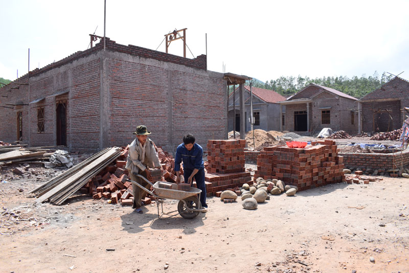 Các ngôi nhà giai đoạn 2 ở thôn Khe Lẹ cũng đang hoàn thành ổn định cuộc sống người dân
