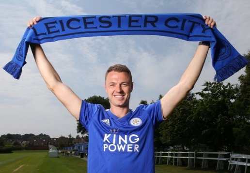  Evans ra mắt Leicester.