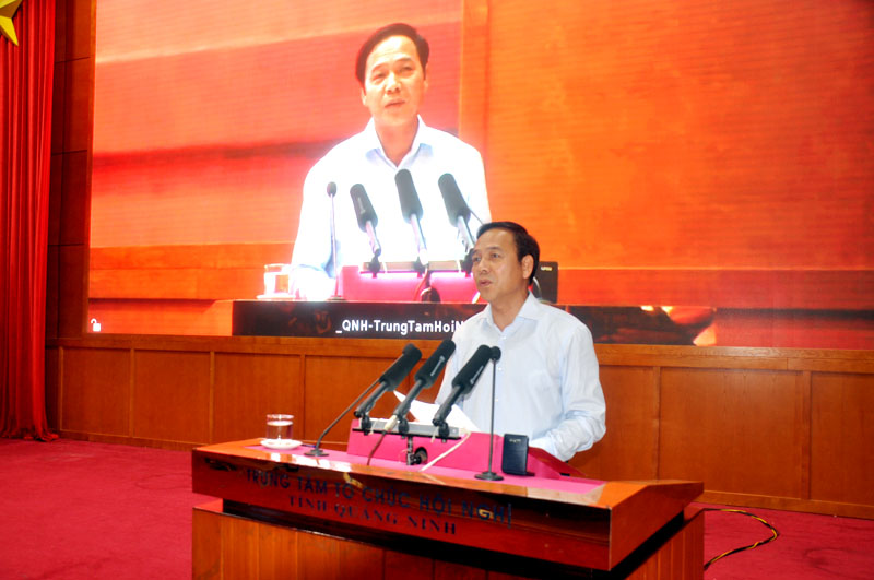 Đồng chí Đặng Huy Hậu, Ủy viên Ban Thường vụ Tỉnh ủy, Phó Chủ tịch Thường trực UBND tỉnh phát biểu tại hội nghị