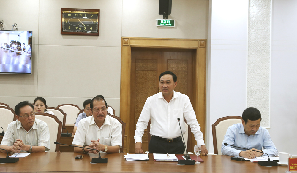 Ông Phạm Văn Thể, Chủ tịch Hiệp hội doanh nghiệp tỉnh phát biểu tại buổi làm việc