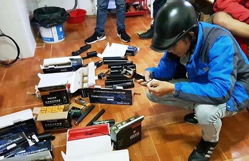 Số công cụ hỗ trợ được lực lượng công an phát hiện tại phòng trọ của Phong và Xuân