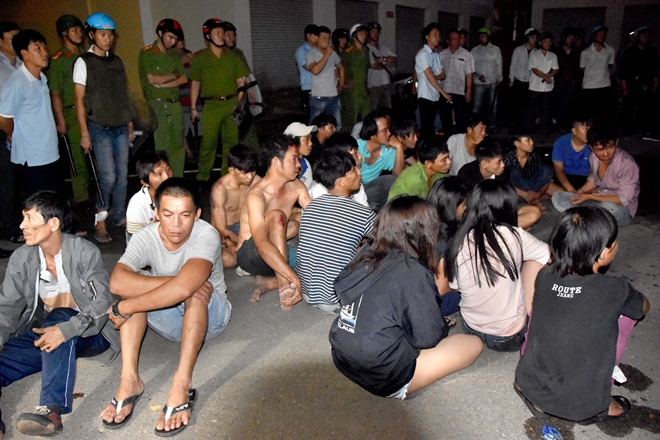 Một số đối tượng gây rối tại Ủy ban nhân dân tỉnh Bình Thuận ngày 10/6. Ảnh BCA