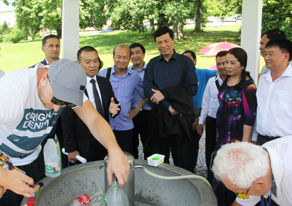 Đoàn công tác tỉnh Quảng Ninh thăm một số cơ sở sản xuất, kinh doanh của một số doanh nghiệp trên địa bàn tỉnh Karlovy Vary.