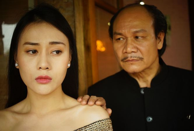 Vào vai Quỳnh và phải trải qua nhiều biến cố, Phương Oanh chấp nhận thử thách với những cảnh quay phức tạp. Tuy nhiên, đổi lại cô nhận những tin đồn thất thiệt vì vai diễn này.