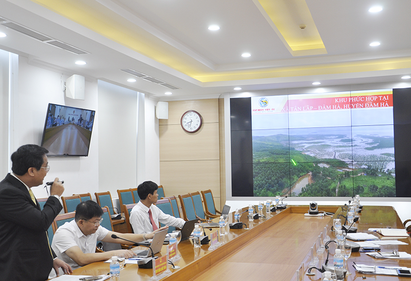 Đại diện Tập đoàn Việt Úc báo cáo tình hình triển khai dự án.
