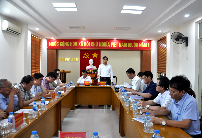 Phó Chủ tịch UBND tỉnh Vũ Văn Diện chủ trì buổi đối thoại.