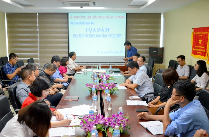 Chi hội Nhà báo Báo Quảng Ninh tổ chức hoạt động tọa đàm về làm báo đa phương tiện.