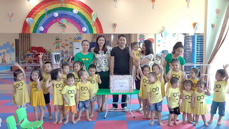 Công ty TNHH MTV Nến nghệ thuật AIDI Việt Nam (KCN Cái Lân) tặng quà cho các con em CNLĐ 