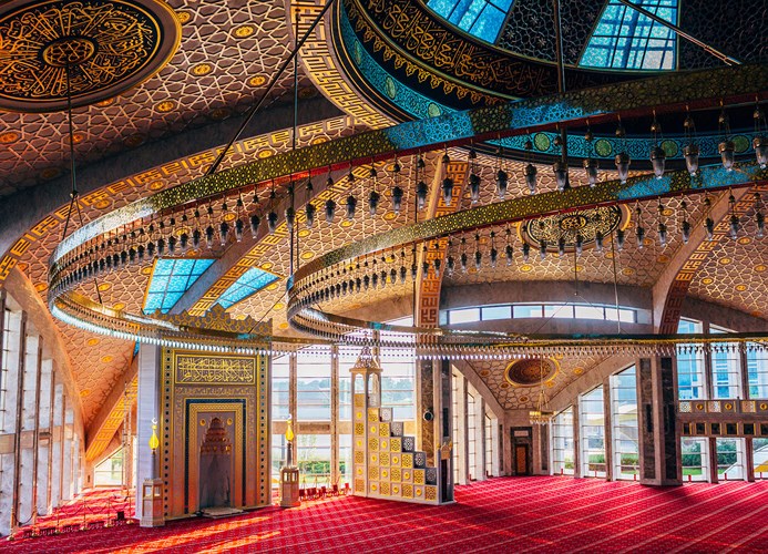   Nhà thờ Hồi giáo Aymani Kadyrova, Chechnya, Argun: Được biết tới là “Trái tim của Chechnya”, đây là một trong những nhà thờ Hồi giáo lớn nhất nước Nga với sức chứa có thể lên tới hàng vạn người.