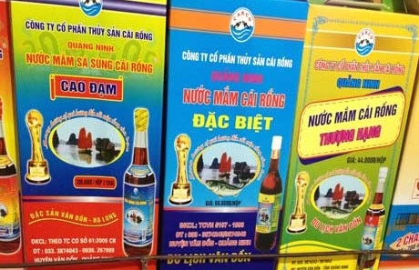 Sản phẩm nước mắm Cái Rồng của huyện Vân Đồn được cấp quyền sử dụng nhãn hiệu OCOP Quảng Ninh