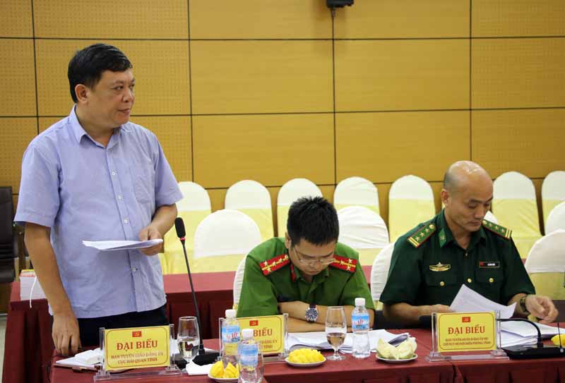 Đại diện Ban Tuyên giáo Đảng ủy Cục Hải quan tỉnh phát biểu ý kiến tại hội nghị.
