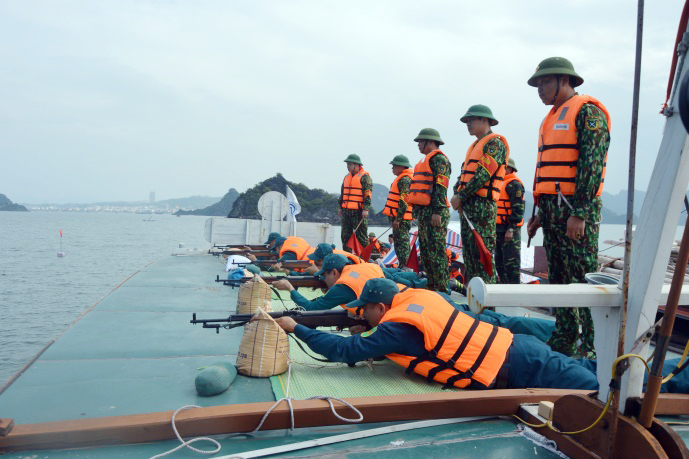 Ban CHQS TP Hạ Long tổ chức huấn luyện lực lượng dân quân tự biển 