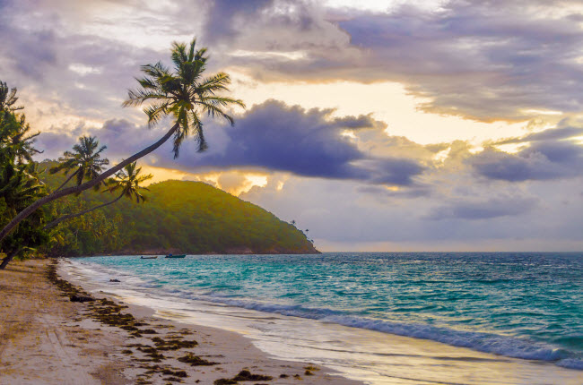 Đảo Isla de Providencia, Colombia: Hòn đảo nhỏ nằm ở vùng biển Caribbe vẫn giữ được vẻ đẹp hoang sơ do chưa có nhiều du khách đặt chân tới đây. Kho báu của tên cướp biển Henry Morgan được cho là chôn tại hòn đảo này.