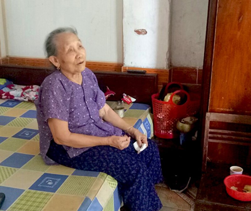 Bà Bùi Thị Hợi, tuổi đã cao nhưng vẫn mong muốn sớm giải quyết dự án để gia đình bà ổn định cuộc sống.