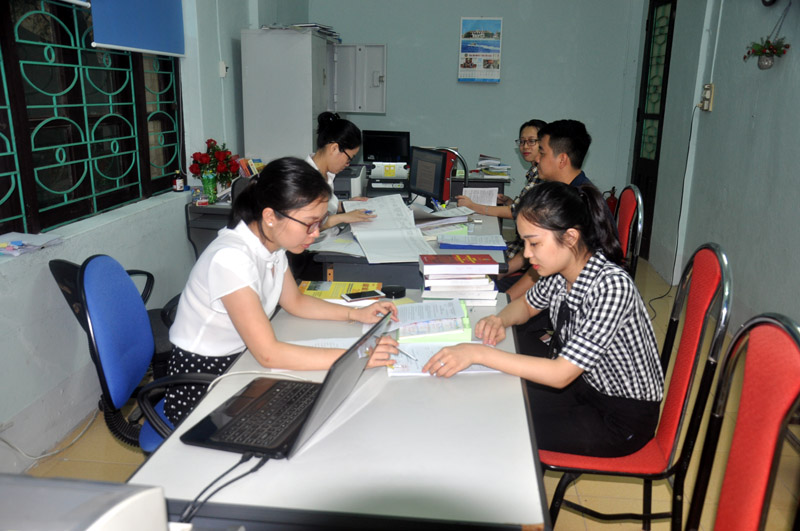 Cán bộ, công chức TAND TP Móng Cái thường xuyên tổ chức trao đổi kinh nghiệp để nâng cao trình độ chuyên môn 