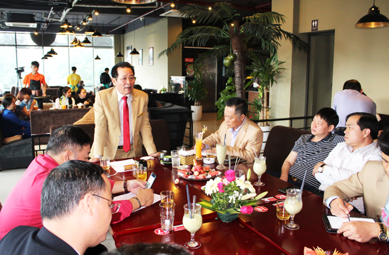 Ông Lê Đình Tân, đại diện doanh nghiệp TP Uông Bí phát biểu trong lần TP Uông Bí gặp gỡ doanh nghiệp tháng 4/2018