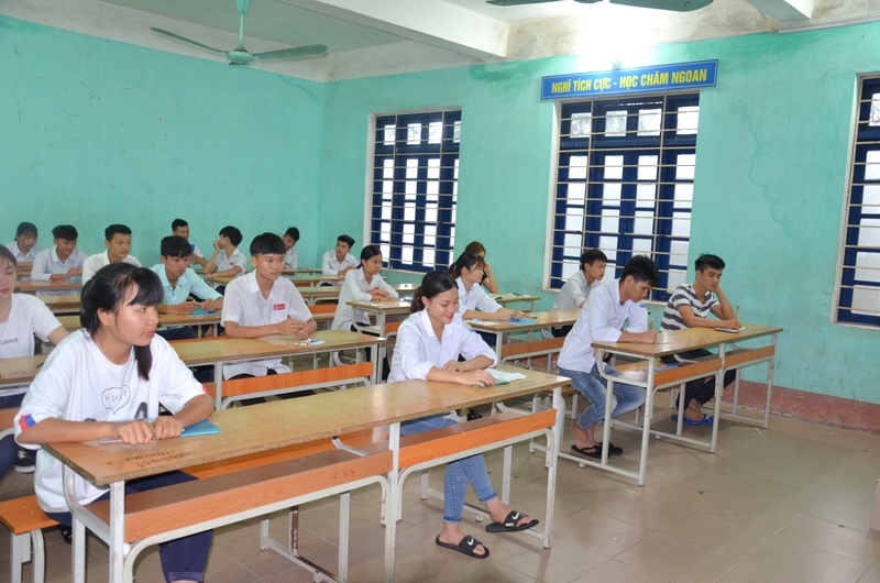 Các thí sinh tại điểm thi THPT Tiên Yên bước vào ngày thi cuối cùng với tổ hợp thi các môn KHXH.