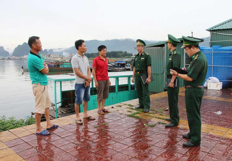CBCS Đồn BPCK cảng Cẩm Phả tuyên truyền 