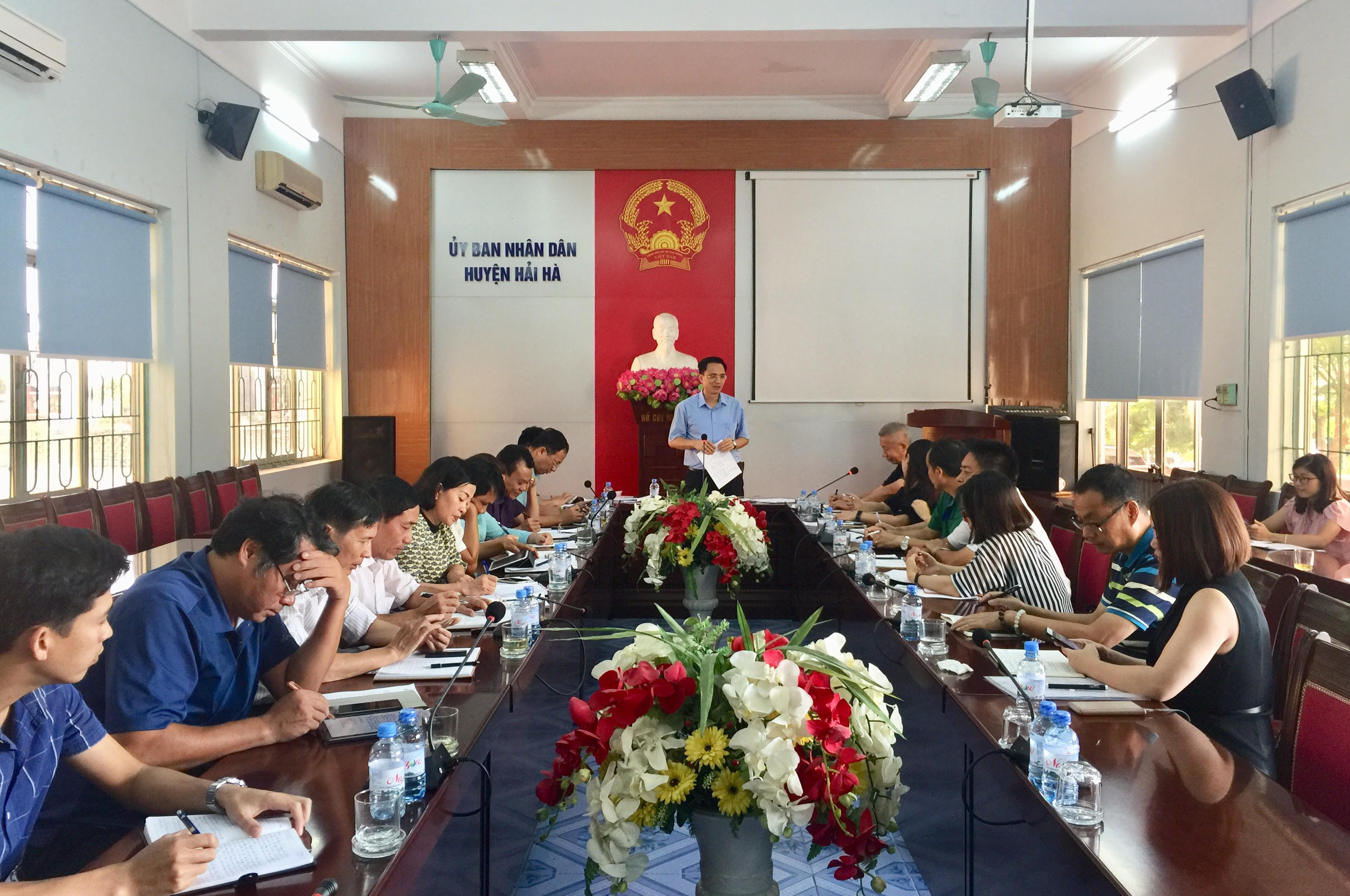 Chủ tịch UBND huyện Nguyễn Mạnh Cường chủ trì buổi làm việc.