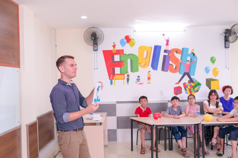 Một buổi học ở Trung tâm Anh ngữ Bigben Hạ Long có sự giảng dạy của giáo viên nước ngoài
