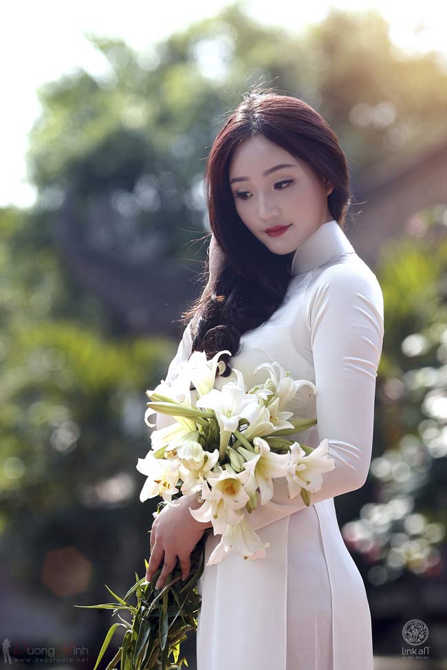 Hoa loa kèn mang vẻ đẹp thanh cao, giống như những cô gái Việt Nam nền nã, dịu dàng.