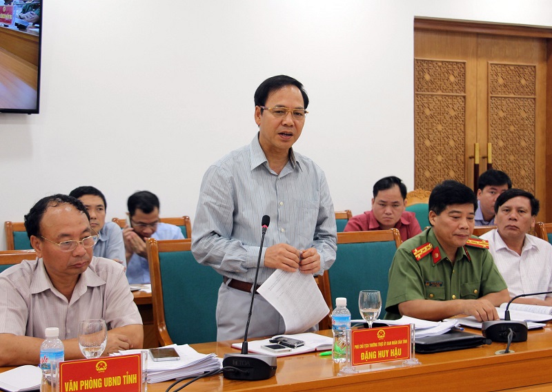 Đồng chí Đặng Huy Hậu, Phó Chủ tịch Thường trực UBND tỉnh phát biểu tại cuộc làm việc.