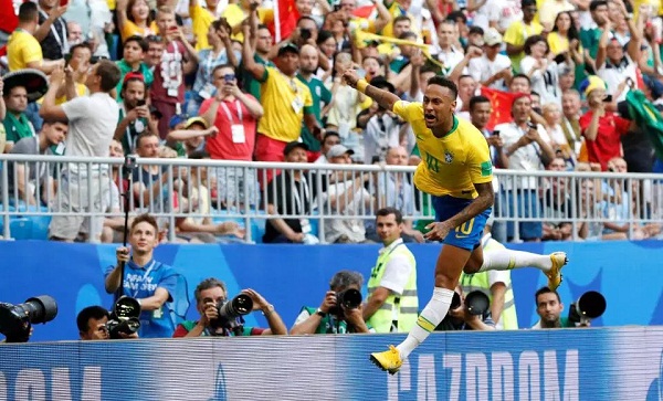 Neymar đưa Brazil vào tứ kết World Cup