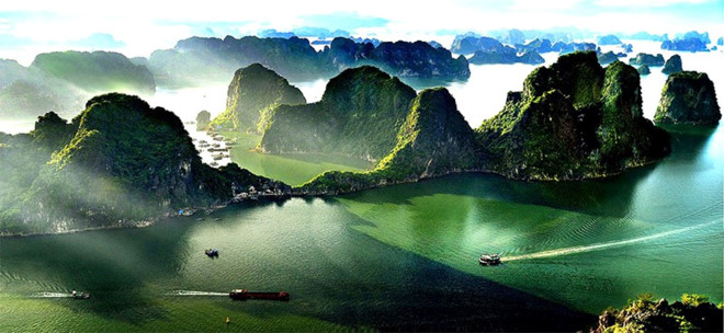 6 điểm đến hấp dẫn nhất Việt Nam do tạp chí du lịch Rough Guides (Anh) bầu chọn - ảnh 3Vịnh Hạ Long. Nguồn: signaturehalongcruise.com