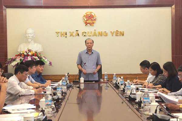 Đồng chí Trần Đức Thắng, Phó Bí thư Thị ủy, Chủ tịch UBND TX Quảng Yên chủ trì cuộc họp giải quyết kiến nghị cử tri trên địa bàn.