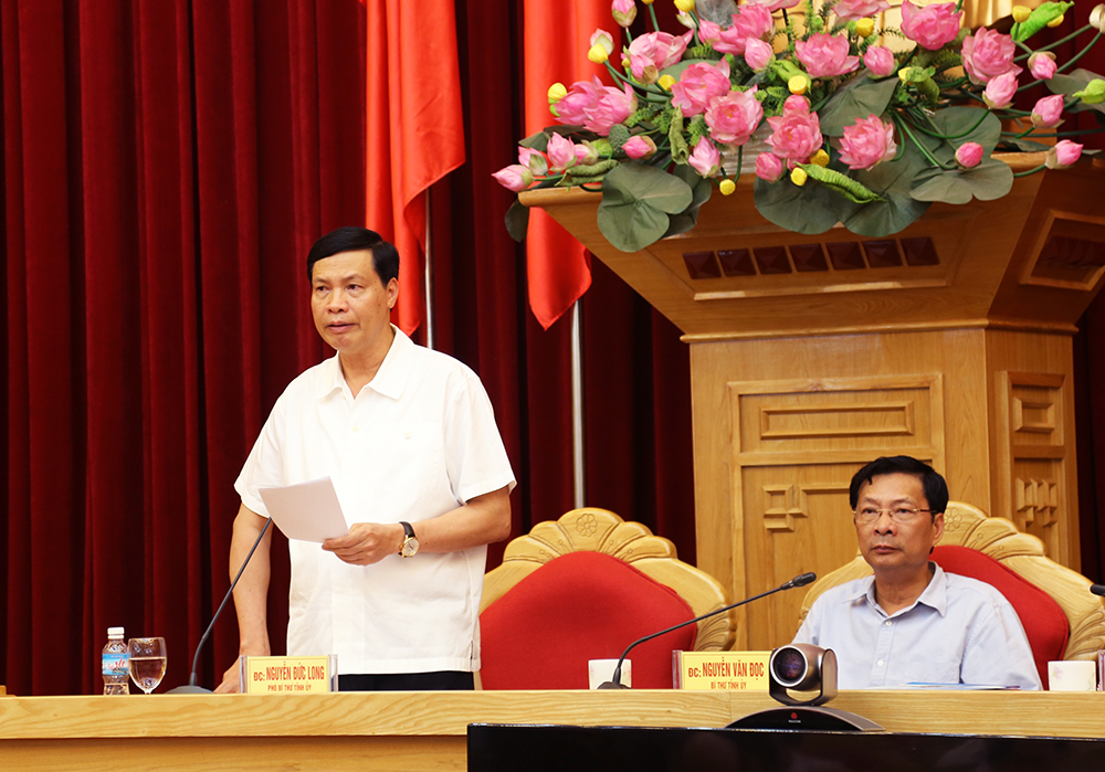 Đồng chí Nguyễn Đức Long, Phó Bí thư Tinh ủy, Chủ tịch UBND tỉnh, phát biểu tại hội nghị.