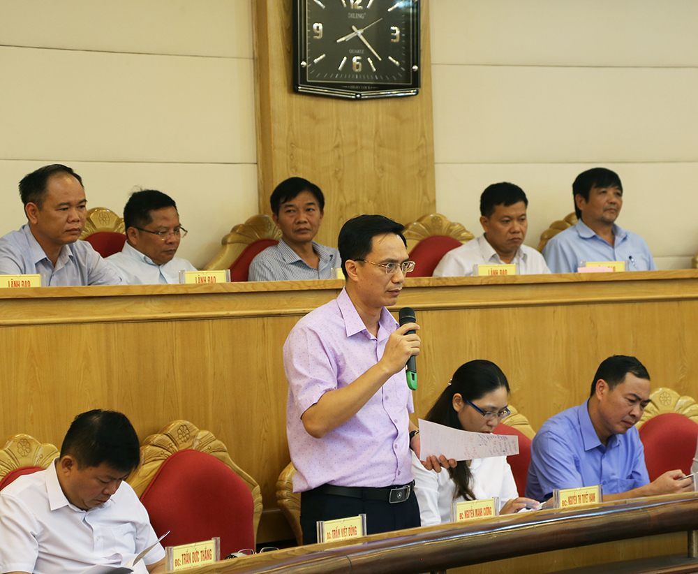 Lãnh đạo huyện Đầm Hà phát biểu tại hội nghị.