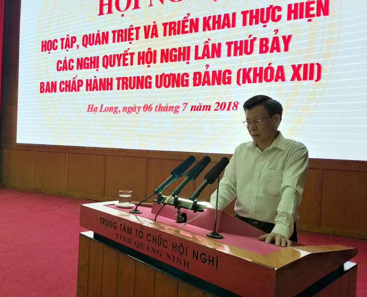 Đồng chí Trần Xuân Cương, Bí thư Đảng ủy Khối các cơ quan tỉnh phát biểu chỉ đạo tại hội nghị