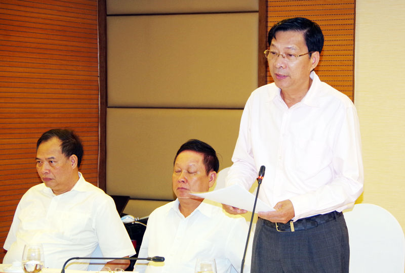 Đồng chí Nguyễn Văn Đọc, Bí thư Tỉnh ủy, Bí thư Đảng ủy Quân sự tỉnh phát biểu tại hội nghị. 