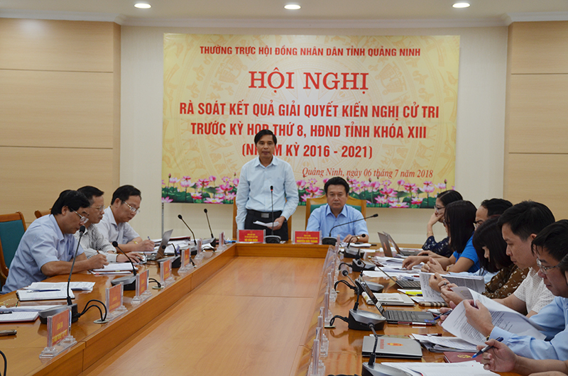 Đồng chí Vũ Văn Diện, Phó Chủ tịch UBND tỉnh phát biểu tại hội nghị