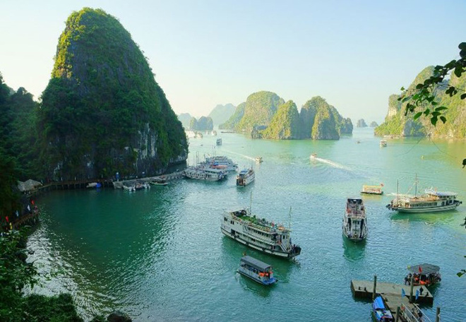 Vịnh Hạ Long, Việt Nam  Vịnh Hạ Long ở Quảng Ninh, Việt Nam là di sản thế giới đã được UNESCO công nhận. Vịnh được bao bọc bởi khoảng 1.600 đảo lớn nhỏ, phần lớn là các đảo đá vôi. Ảnh: Pixabay.