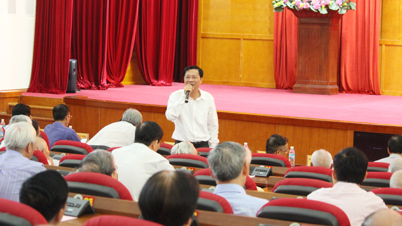 Đồng chí Nguyễn Văn Đọc, Bí thư Tỉnh ủy, Chủ tịch HĐND tỉnh phát biểu tại hội nghị. 