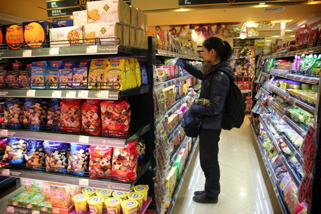 Hàng hóa được bày bán tại một siêu thị ở Bắc Kinh của Trung Quốc. (Ảnh: AFP/TTXVN)
