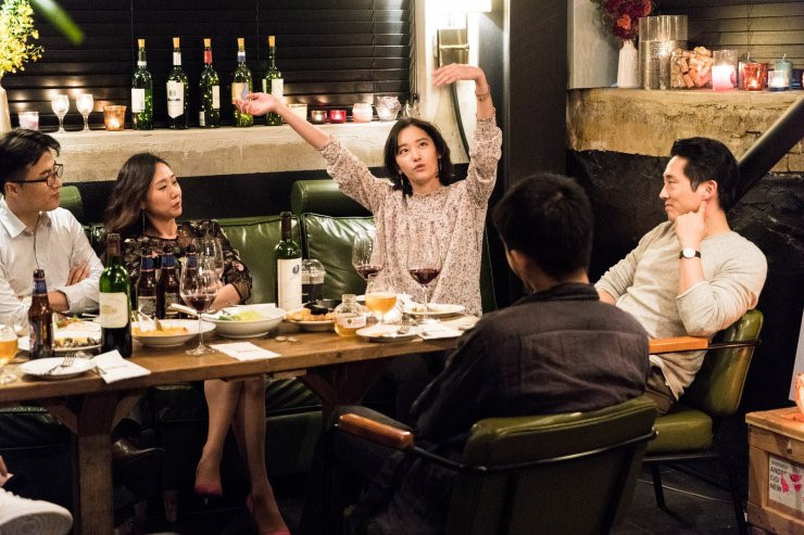 Với Burning, đạo diễn Lee Chang-dong có lẽ muốn nhấn mạnh khoảng cách giàu nghèo đến khó tin đang tồn tại ở Hàn Quốc.