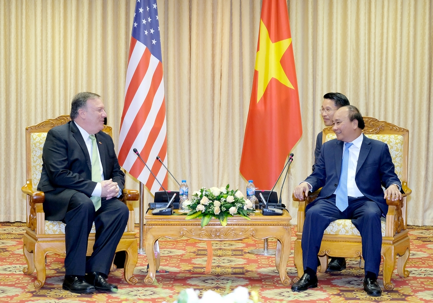 Thủ tướng Nguyễn Xuân Phúc và Ngoại trưởng Hoa Kỳ Michael Pompeo - Ảnh: VGP/Quang Hiếu